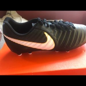Youth soccer cleats